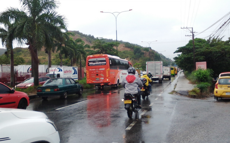 Lluvias complicaron movilidad en el Área Metropolitana