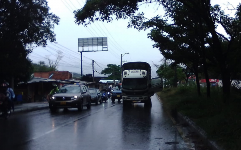 Lluvias complicaron movilidad en el Área Metropolitana