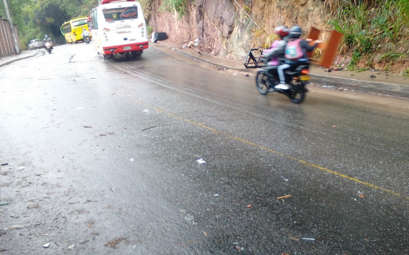 Lluvias complicaron movilidad en el Área Metropolitana