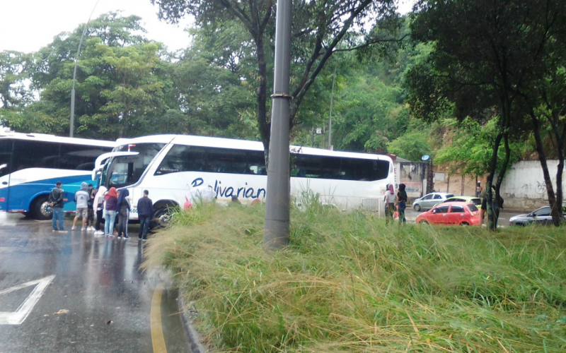 Lluvias complicaron movilidad en el Área Metropolitana