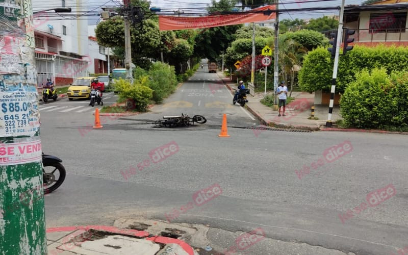 Incendiaron moto de presuntos ladrones en Lagos 3