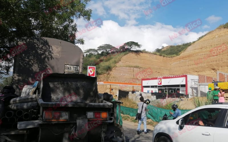 Atrapados entre latas por choque en el Anillo Vial