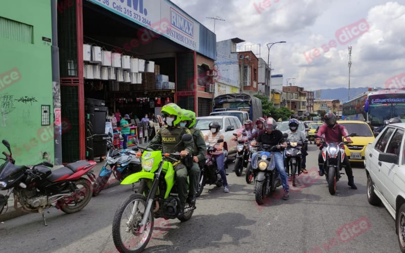 Robaron arma de escolta en reconocido almacén del centro