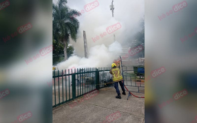 Se incendió un carro a la entrada del Alfonso López