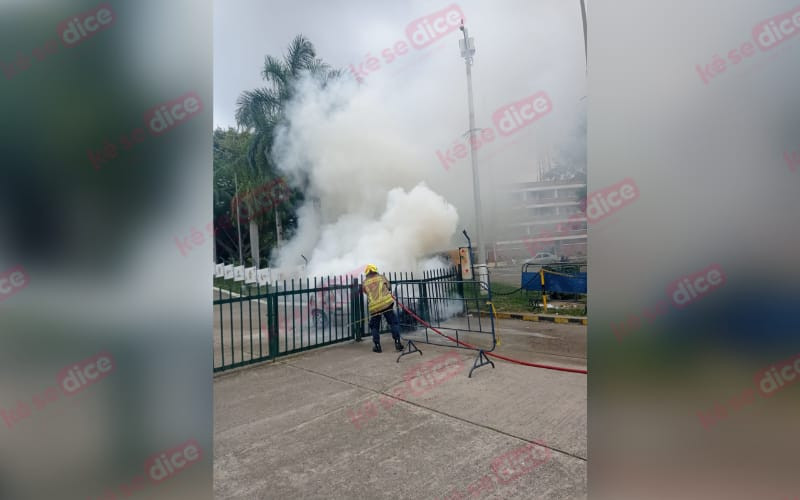 Se incendió un carro a la entrada del Alfonso López