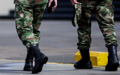 Piden detener millonaria compra de medias del Ejército