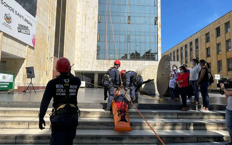 Demostración de destrezas en el Día del Bombero