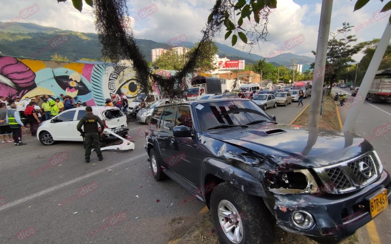 Provocaron caos en la Autopista y se 'volaron'