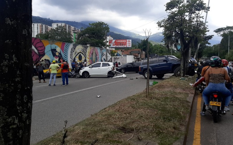 Provocaron caos en la Autopista y se 'volaron'