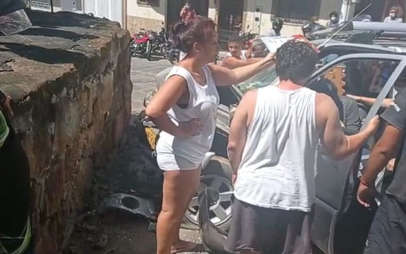 Chocaron con un muro en San Gil por una falla mecánica