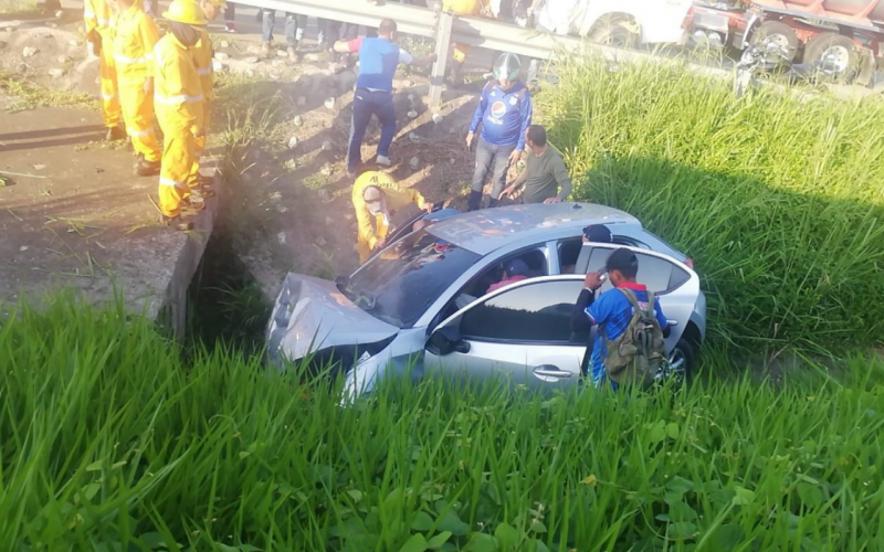 Aparatoso accidente de médico en la vía a San Alberto