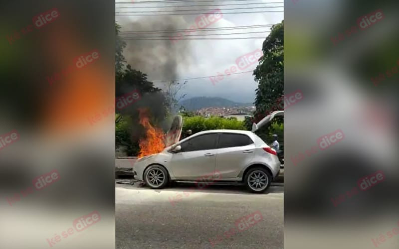 El carrito se prendió en plena autopista de Floridablanca