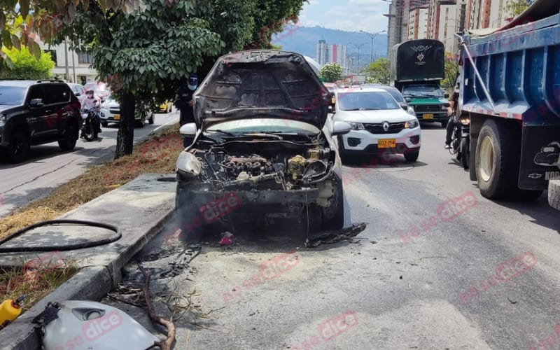 El carrito se prendió en plena autopista de Floridablanca