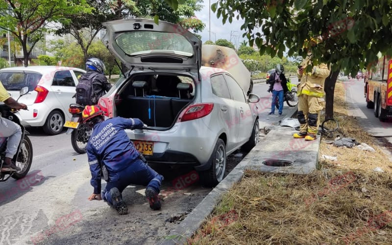 El carrito se prendió en plena autopista de Floridablanca