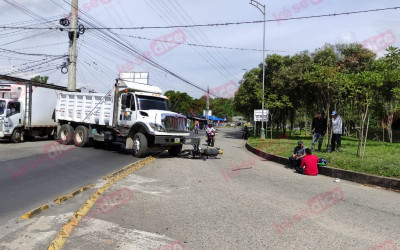 Motorizado accidentado por volqueta en la Españolita