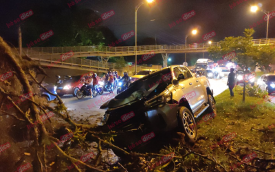 Camioneta accidentada en el sector de La Españolita