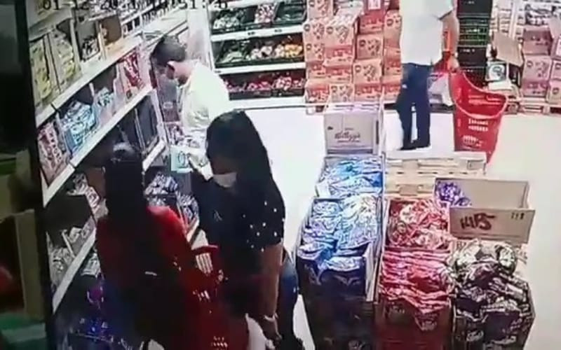 En video: Robando ‘en gallada’ en tienda de Girón