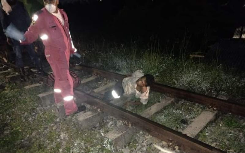 El autoferro lo ‘pisó’ mientras dormía en la carrilera