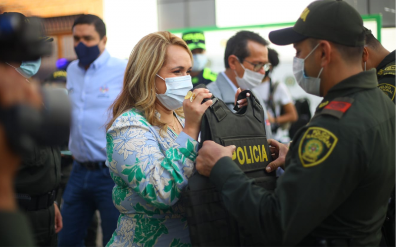 Alcaldía de Bucaramanga dotó de 648 chalecos antibalas a la Policía