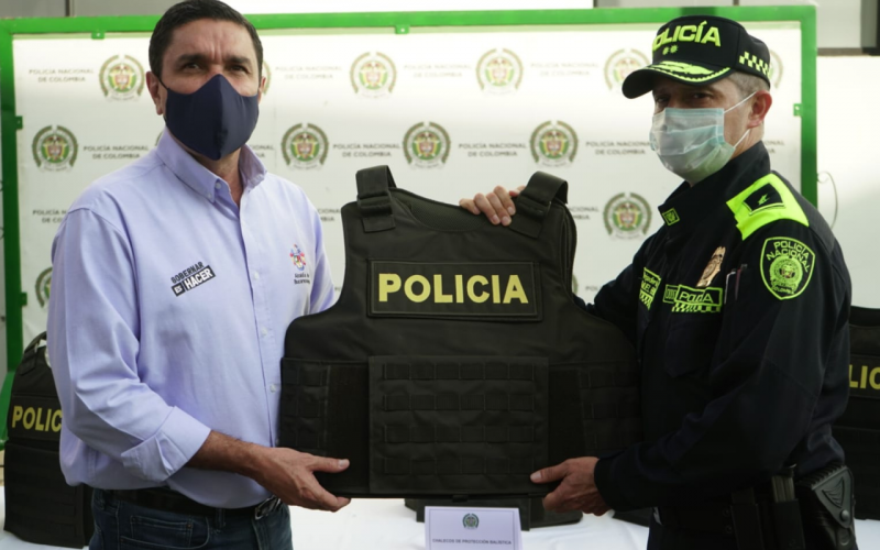 Dotaron a la Policía con 648 chalecos antibalas