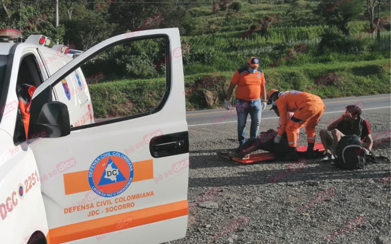 Video: ¡Camioneta impactó a motorizados y se voló!