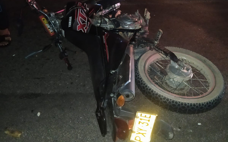 Luto por Jhon, se estrelló en moto con un árbol