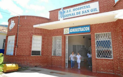 Tres personas graves por choque en San Gil – Charalá
