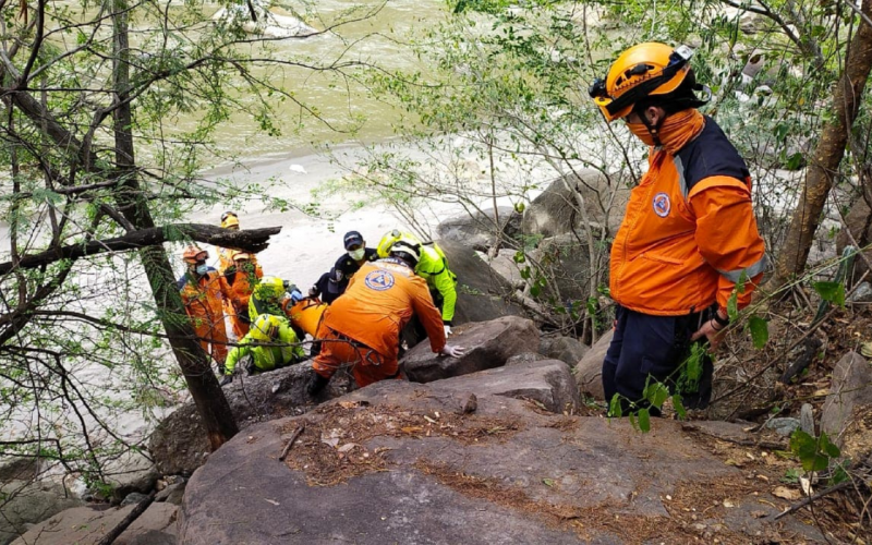 Video: Encontraron en Jordán al niño que se llevó el río