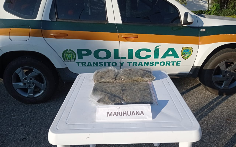 El motorizado llevaba más de un kilo de ‘yerba’