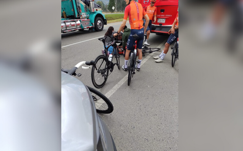Egan Bernal se estrelló con un bus en Cundinamarca