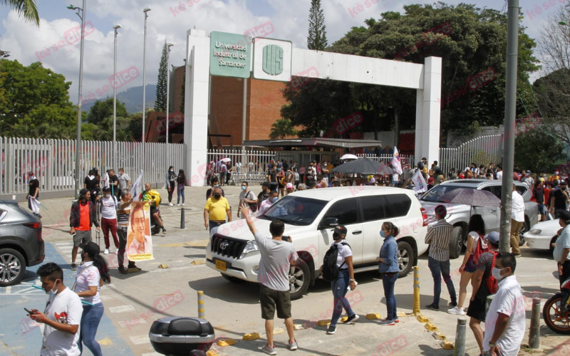 Caravana de Gustavo Petro pasó por la UIS