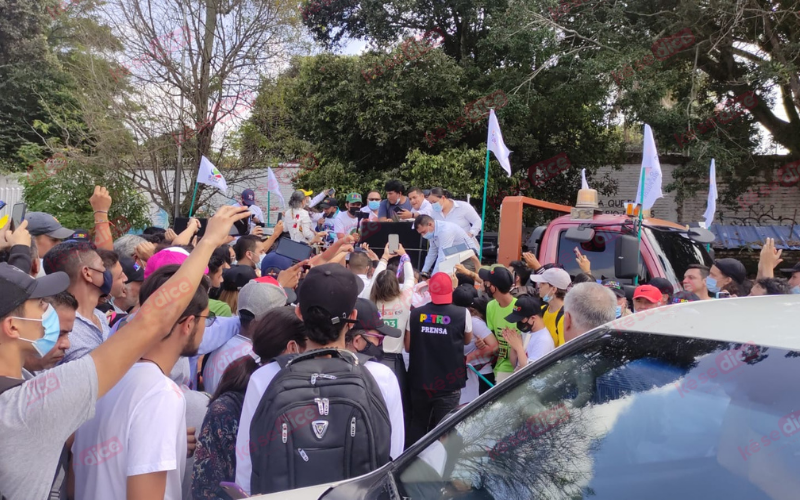 Caravana de Gustavo Petro pasó por la UIS