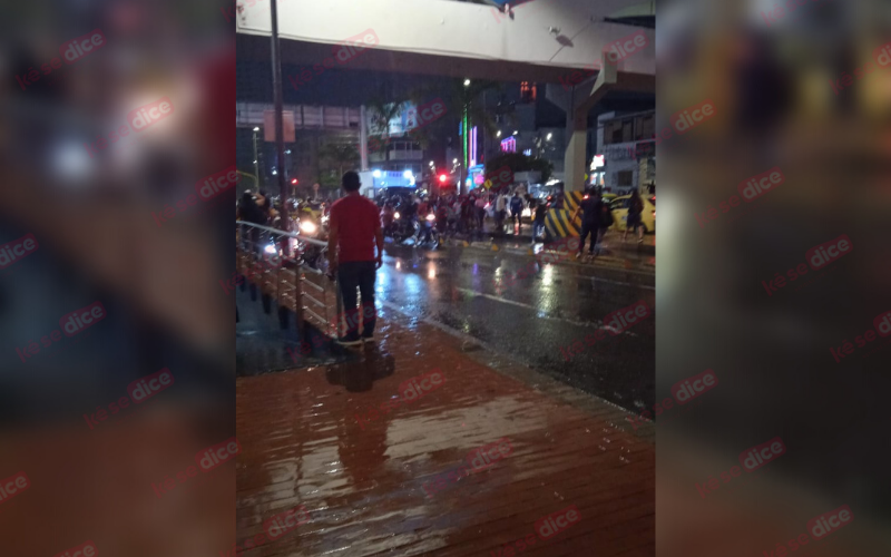 Una turbo lo embistió en el carril del Metro en La Isla