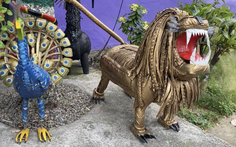 El arte de Orlando nace en llantas recicladas