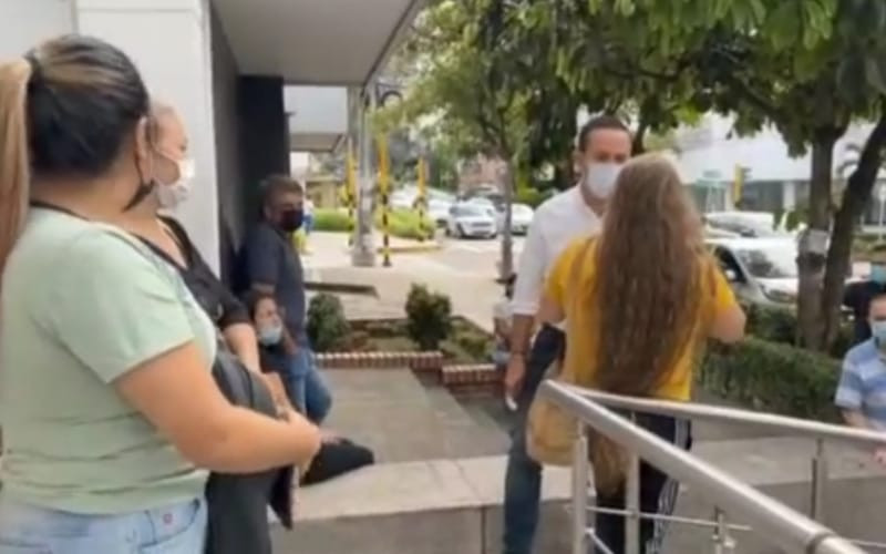 Video: Polémica tras visita del Gobernador a Of. de Pasaporte