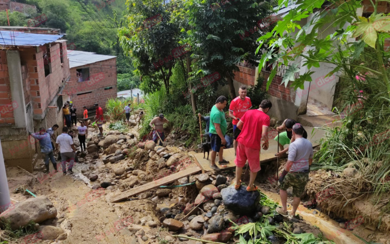 ¡Pasos bloqueados y viviendas destruidas por las lluvias!