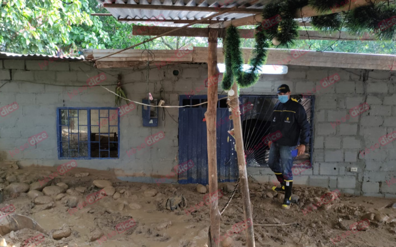 ¡Pasos bloqueados y viviendas destruidas por las lluvias!