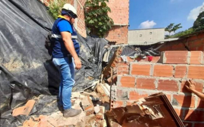 Una casa afectada por talud en Los Olivos, Floridablanca