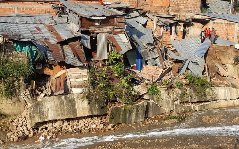 Un herido y 5 casas afectadas por derrumbe en el Galán