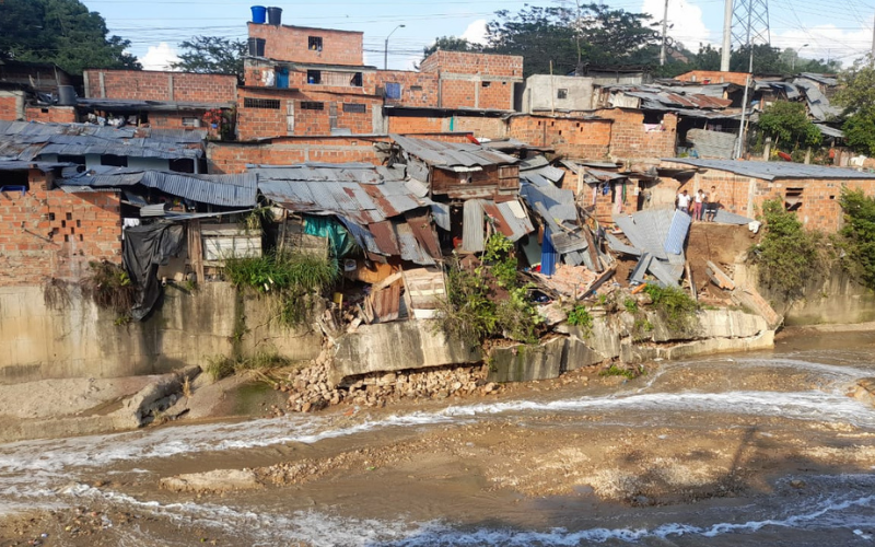 Un herido y 5 casas afectadas por derrumbe en el Galán