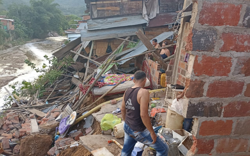 Un herido y 5 casas afectadas por derrumbe en el Galán