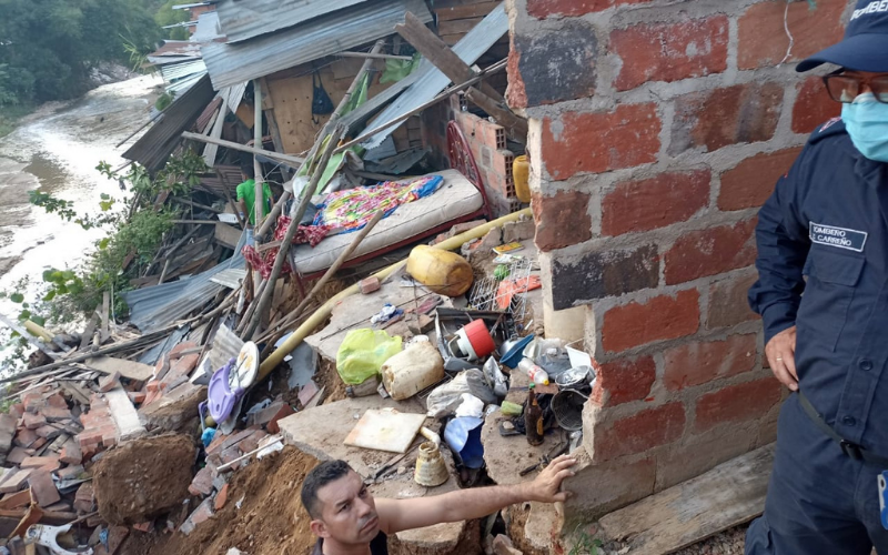 Un herido y 5 casas afectadas por derrumbe en el Galán