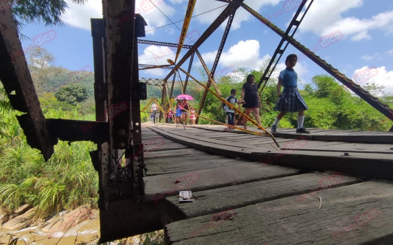 En Río de Oro el puente está quebrado
