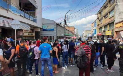 Fuerte operativo de la Dian y Polfa en San Andresito