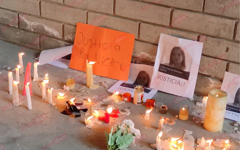 Encienden velas en homenaje a menor asesinada en el Mesón