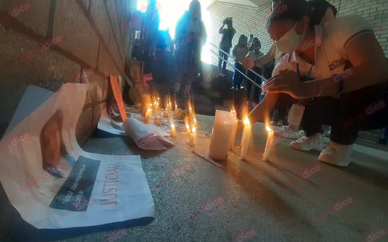 Encienden velas en homenaje a menor asesinada en el Mesón