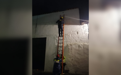 ¿Justicia Divina? Ladrón atrapado en techo de una iglesia