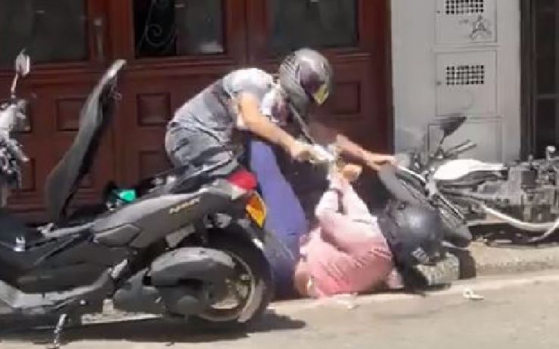 Video: Mujer recibió disparo en atraco en Bello