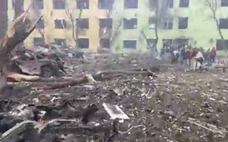 Video: Denuncian bombardeo a hospital infantil de UcraniaVideo: Denuncian bombardeo a hospital infantil de Ucrania