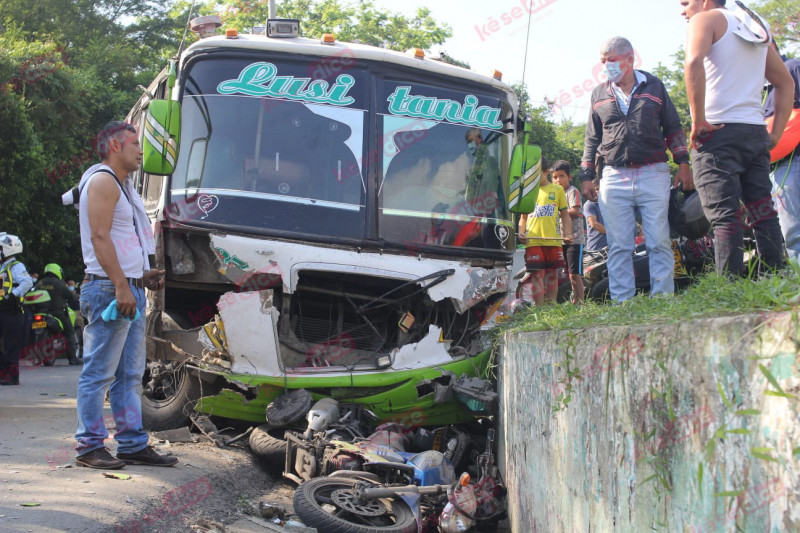 Video: Choque de bus fuera de control dejó 11 heridos